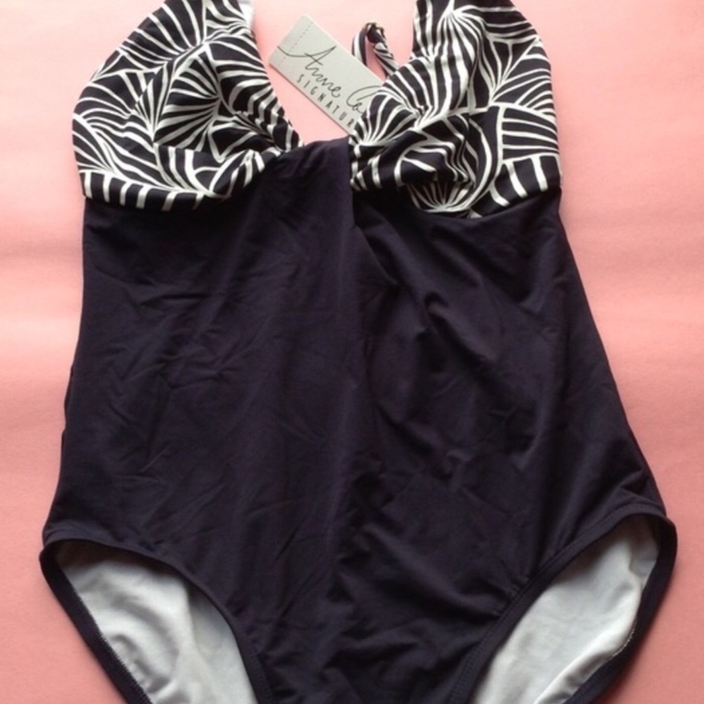 🆕1 Piece Annecole bathing suit 🌸